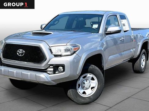 Used 2017 Toyota Tacoma TRD Sport w/ Premium & Technology Package AWD/4WD image 1