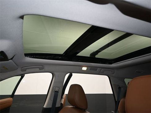 Used 2024 Nissan Pathfinder Platinum image 10