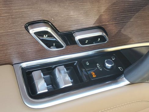 Used 2025 Land Rover Range Rover Autobiography AWD/4WD image 10