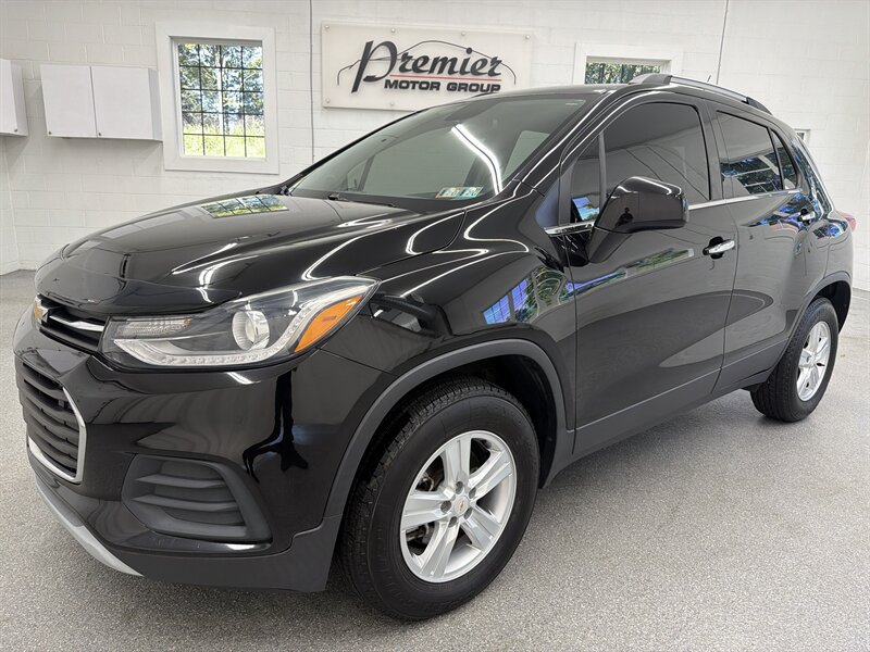 Used 2019 Chevrolet Trax LT w/ LT Convenience Package AWD/4WD image 1