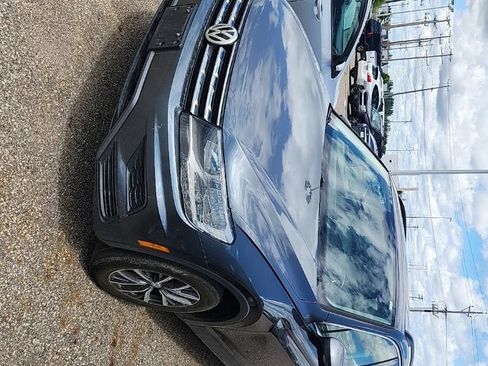 Used 2019 Volkswagen Tiguan SE FWD image 2