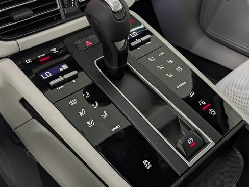 New 2026 Porsche Macan AWD/4WD image 34