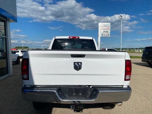 Used 2018 RAM 2500 Tradesman w/ Chrome Appearance Group AWD/4WD image 4