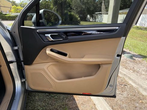 Used 2017 Porsche Macan image 26