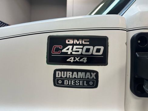 Used 2005 GMC TopKick C4500 4x4 Regular Cab image 11