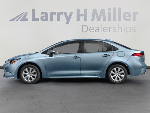 Used 2022 Toyota Corolla LE image 3