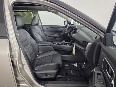 New 2026 Nissan Rogue Platinum AWD/4WD image 13