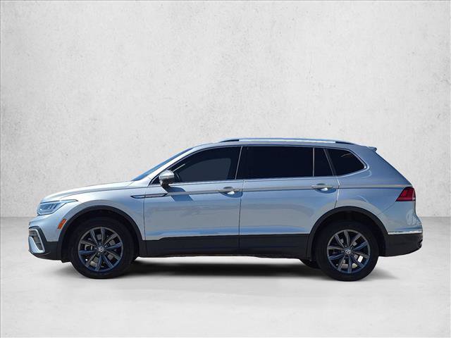 Used 2022 Volkswagen Tiguan SE w/ Panoramic Sunroof Package AWD/4WD image 9