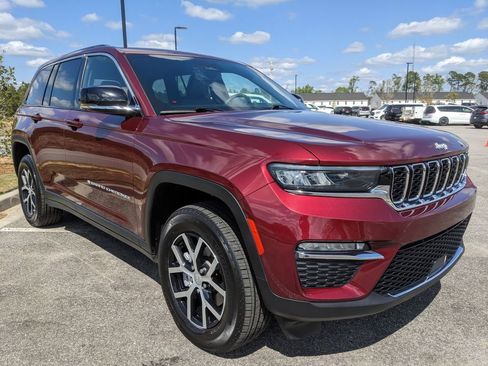 Used 2024 Jeep Grand Cherokee Limited image 11