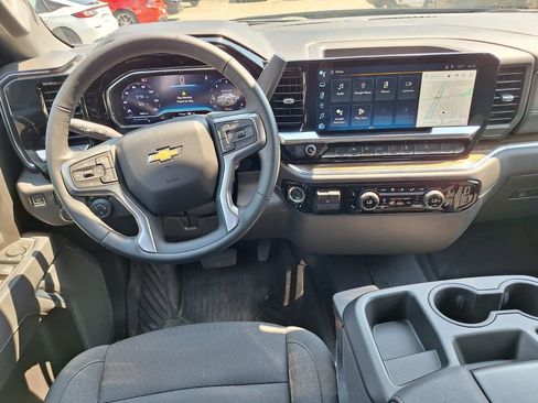 Used 2025 Chevrolet Silverado 1500 LT image 9