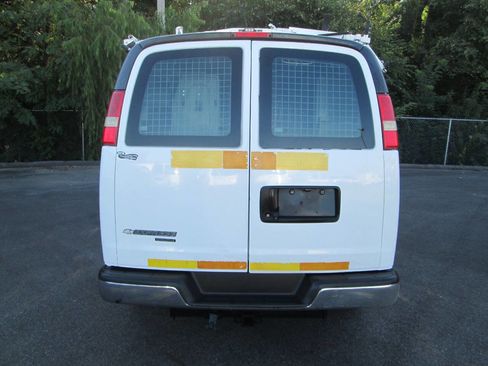 Used 2014 Chevrolet Express 2500 image 3
