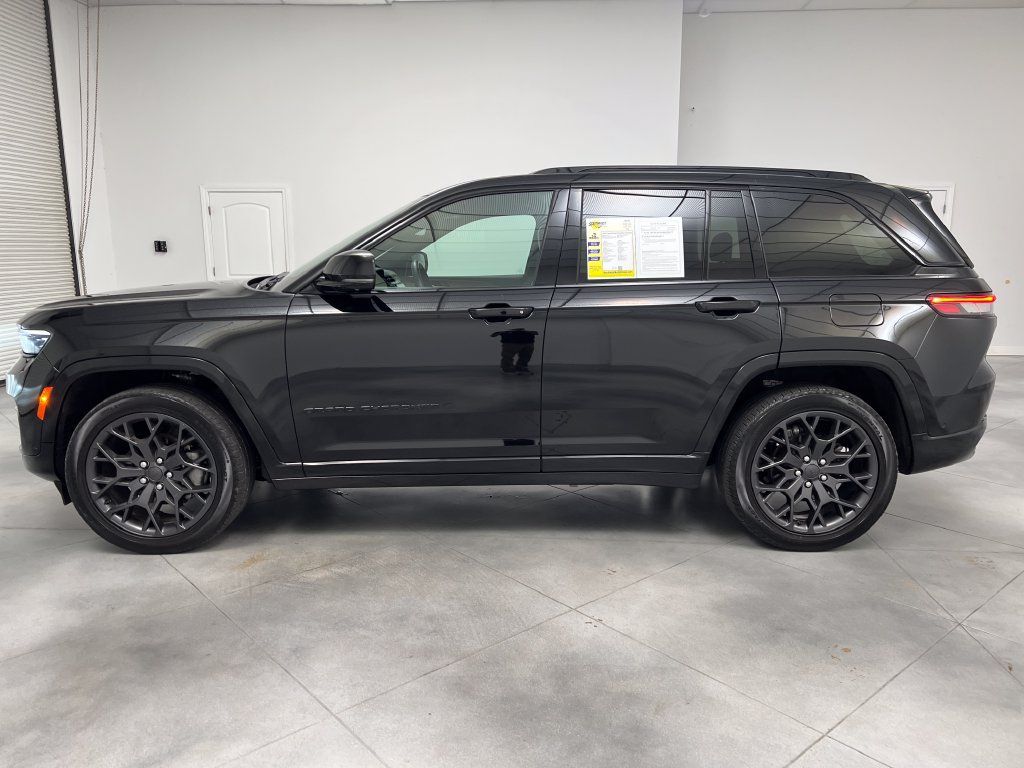 Used 2025 Jeep Grand Cherokee Summit w/ Obsidian Package AWD/4WD image 5