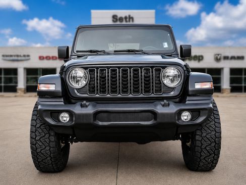 Used 2025 Jeep Wrangler Sport AWD/4WD image 2