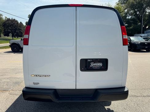 Used 2024 Chevrolet Express 2500 w/ Driver Convenience Package RWD image 7