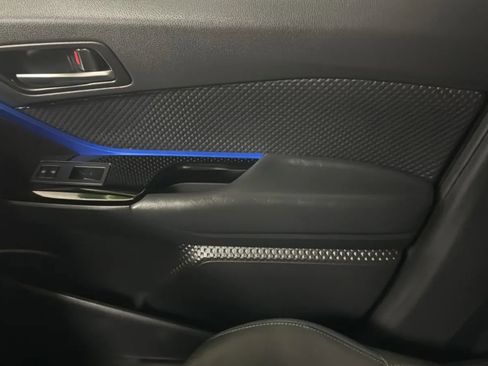 Used 2021 Toyota C-HR XLE FWD image 17