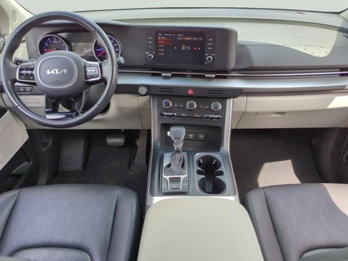 Certified 2024 Kia Carnival LX image 9