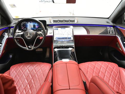 Used 2022 Mercedes-Benz S 500 4MATIC w/ AMG Line Package image 21