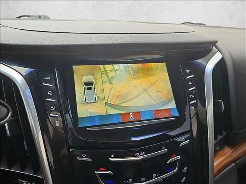 Used 2019 Cadillac Escalade Luxury AWD/4WD image 14