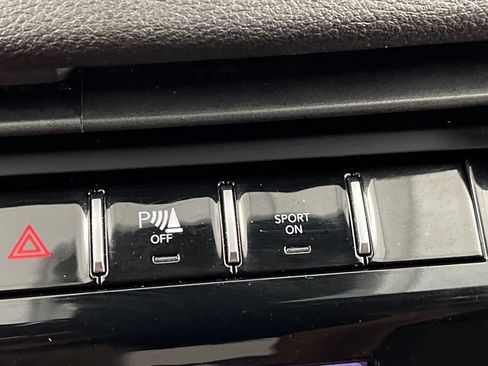 Used 2025 Jeep Grand Cherokee Altitude AWD/4WD image 54