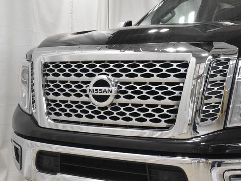 Used 2017 Nissan Titan SL image 30