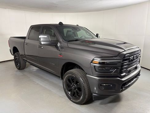 Used 2025 RAM 2500 Laramie AWD/4WD image 2