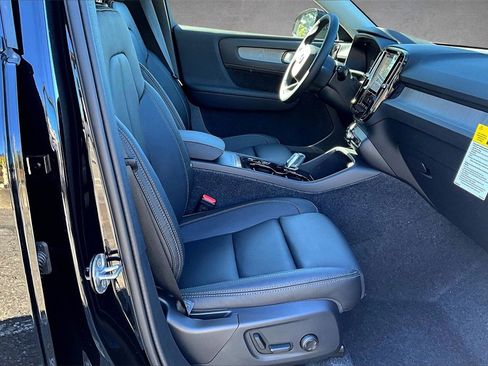 New 2026 Volvo XC40 B5 Plus w/ Climate Package image 10