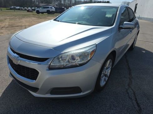 Used 2015 Chevrolet Malibu LT w/ Power Convenience Package image 3