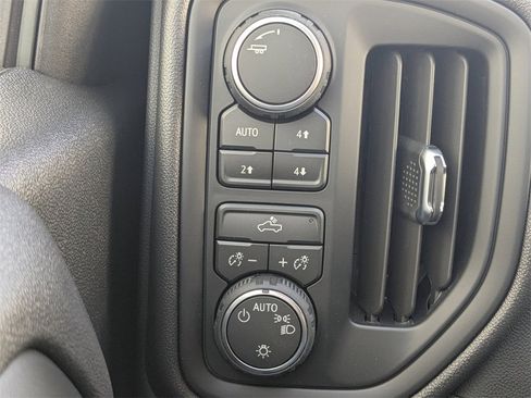 Used 2026 Chevrolet Silverado 1500 Custom Trail Boss w/ LPO, Dark Essentials Package image 25