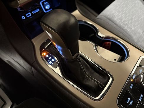 Used 2017 Jeep Grand Cherokee Laredo w/ Quick Order Package 23E image 17