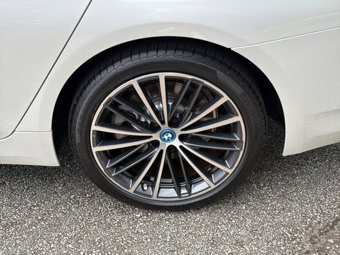 Used 2023 BMW 530e w/ Premium Package RWD image 19