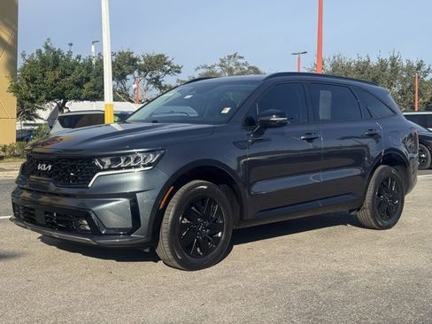 Certified 2022 Kia Sorento EX image 2