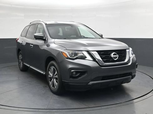 Used 2019 Nissan Pathfinder SL AWD/4WD image 2