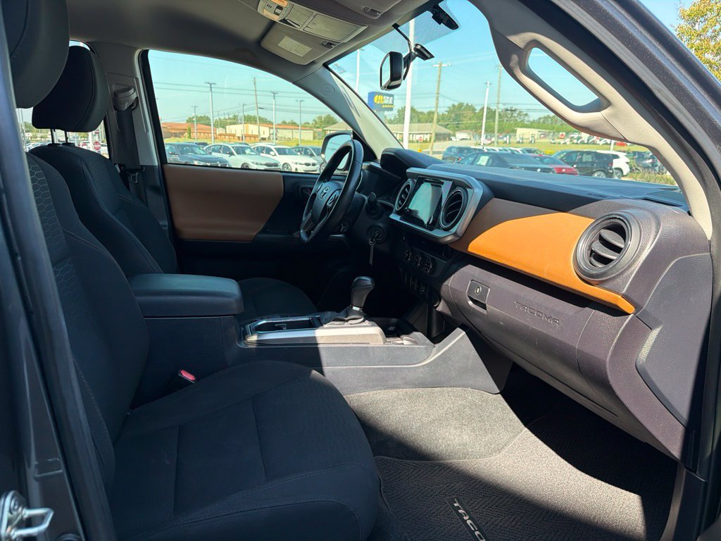 Used 2017 Toyota Tacoma SR5 w/ Tow Package RWD image 26
