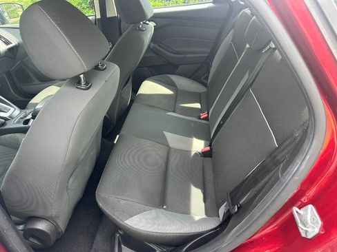 Used 2014 Ford Focus SE w/ SE Winter Package FWD image 11