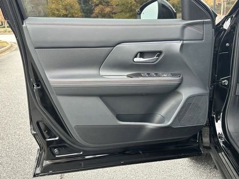 New 2026 Nissan Kicks SR w/ Interior Electronics Package FWD image 12