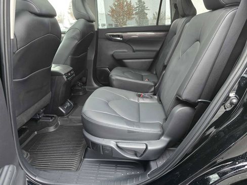 Certified 2025 Toyota Highlander Platinum image 21