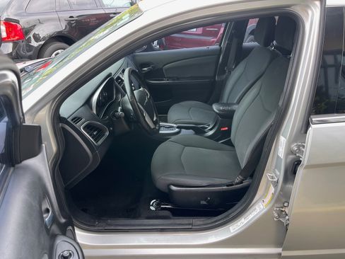 Used 2012 Chrysler 200 Touring image 8