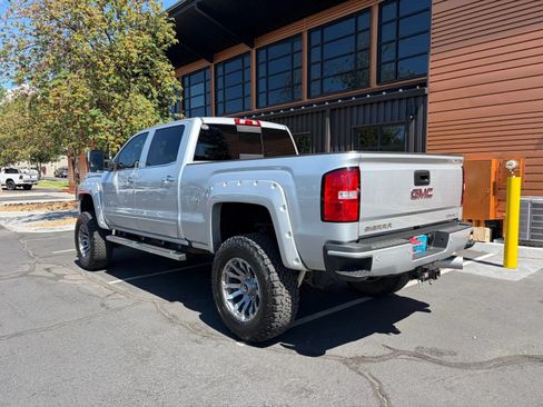 Used 2019 GMC Sierra 2500 Denali w/ Duramax Plus Package AWD/4WD image 3