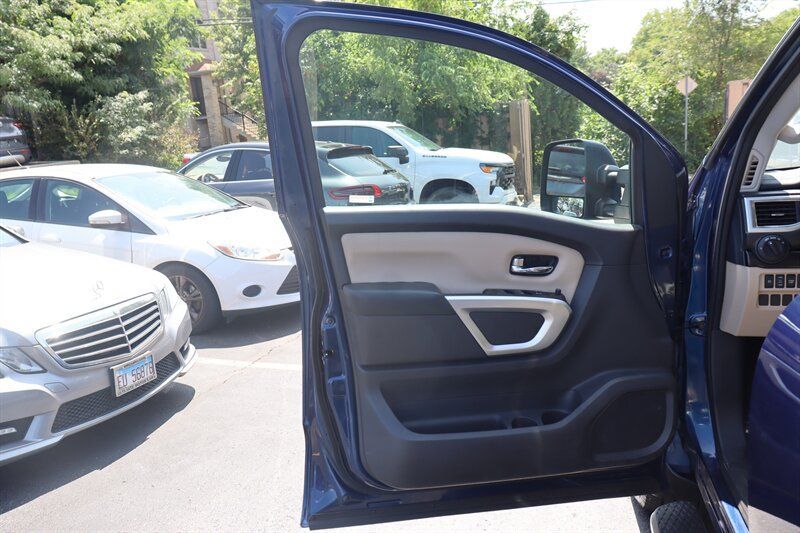 Used 2017 Nissan Titan SV AWD/4WD image 20