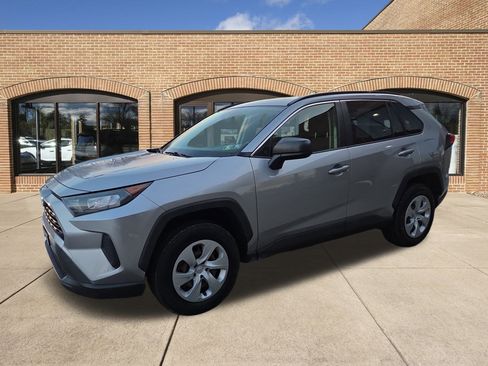 Used 2020 Toyota RAV4 LE image 8