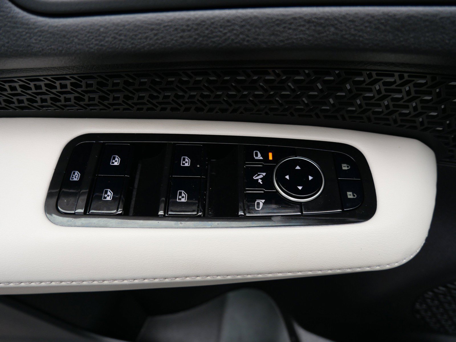 Certified 2024 Nissan Ariya AWD image 17