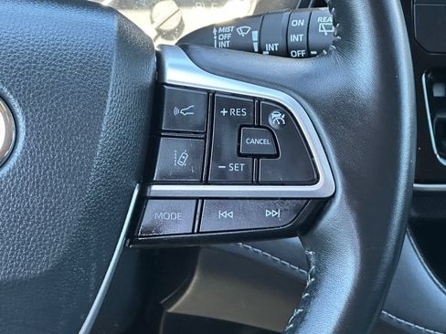 Used 2023 Toyota Highlander LE AWD/4WD image 22