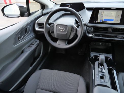 Certified 2025 Toyota Prius LE image 10