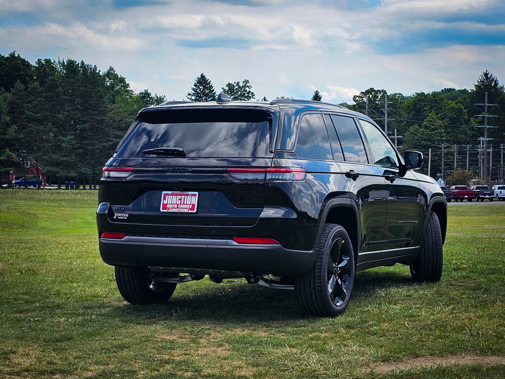 New 2026 Jeep Grand Cherokee Limited w/ Limited Altitude Package AWD/4WD image 3