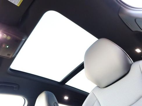 New 2026 Volkswagen Tiguan SE R-Line image 9