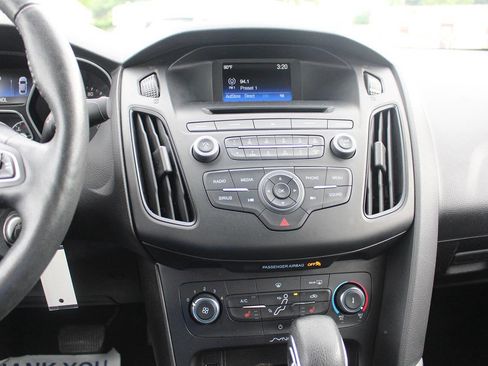 Used 2017 Ford Focus SE w/ Cold Weather Package image 11