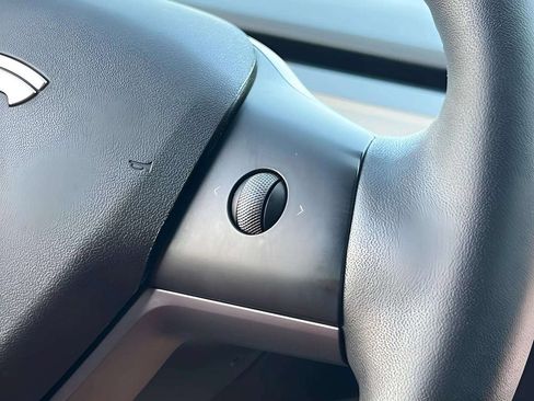 Used 2023 Tesla Model Y Long Range AWD/4WD image 23