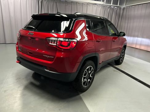 Used 2025 Jeep Compass Trailhawk w/ Trailhawk Convenience Group AWD/4WD image 7
