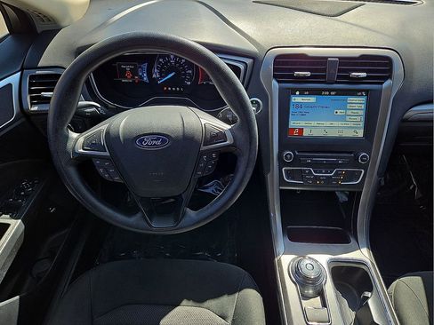 Used 2018 Ford Fusion SE image 16
