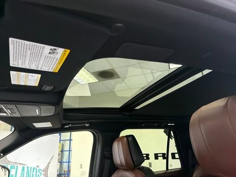 Used 2025 Lincoln Navigator Reserve AWD/4WD image 23